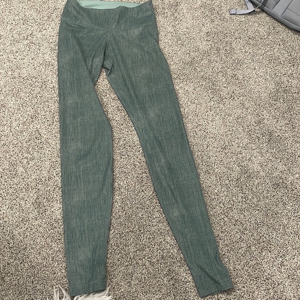 green alight Lululemon 25 in leggings size 4